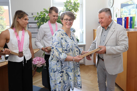 MACE SPREJEM PRI ŽUPANU 11 FOTO LJUBO VUKELIČ